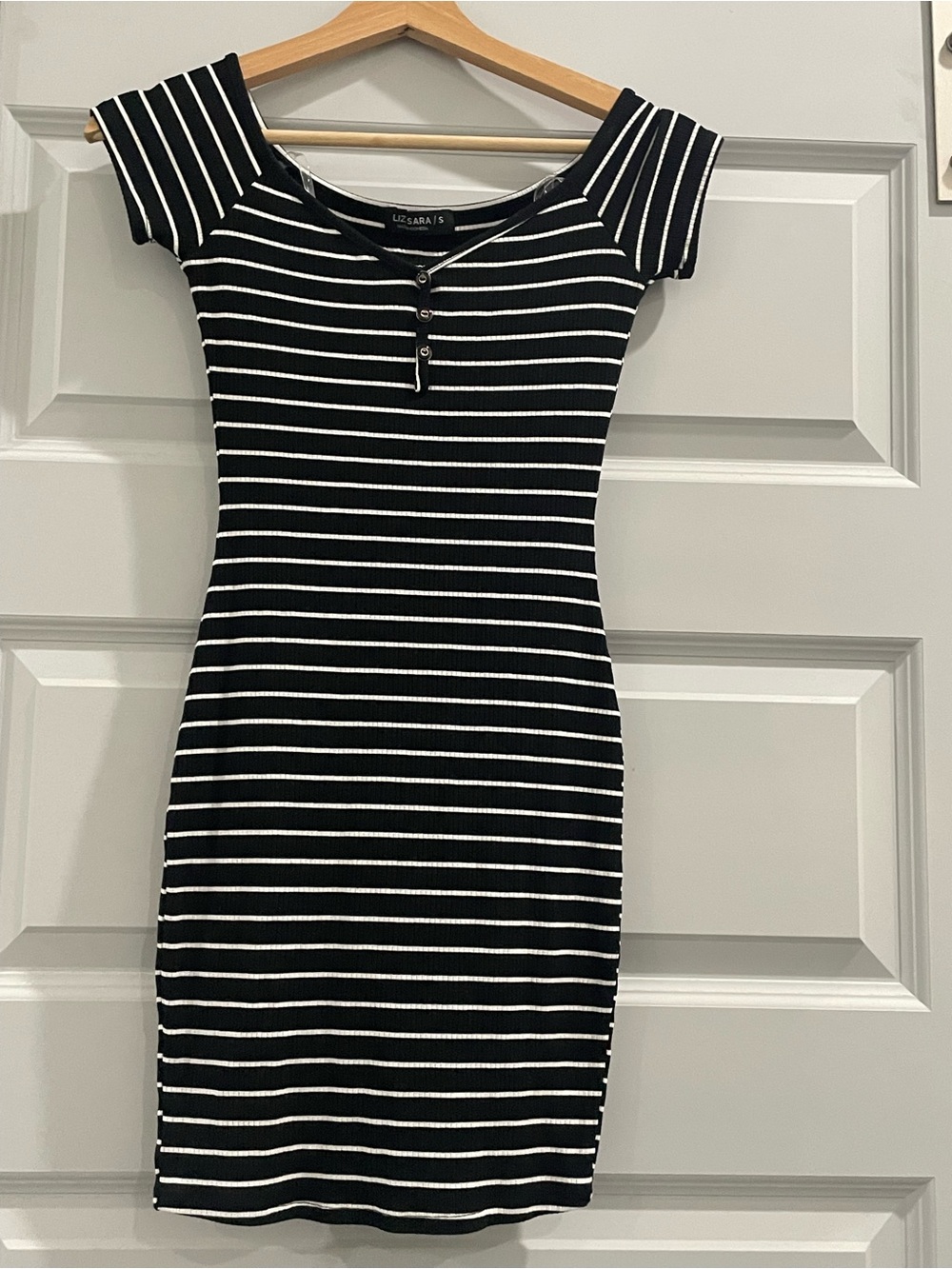 Liz & Sara Black & White Striped Cap Sleeve Ribbed Cozy Dress/SMALL
